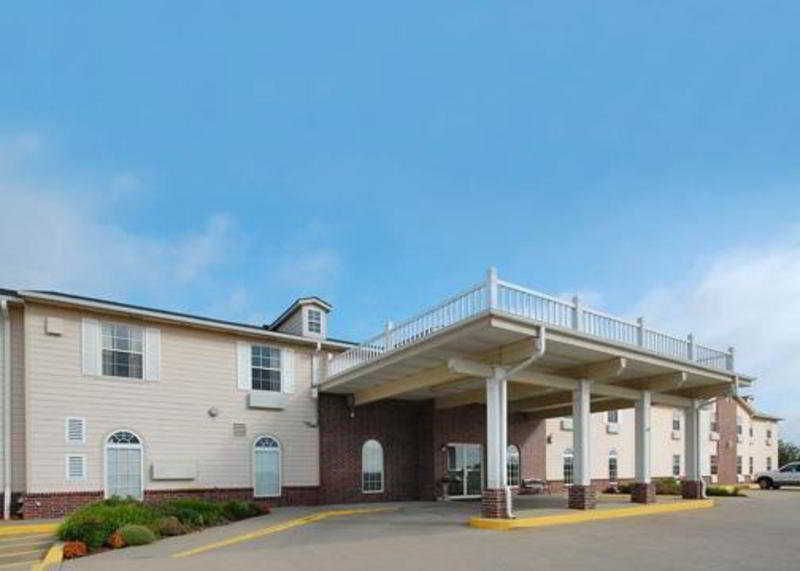 Quality & Chesterfield Village Hotel 2*
