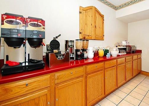 Quality & Chesterfield Village Hotel 2*