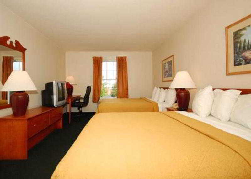 Quality Inn&suites Chesterfield Village 2*